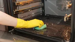 Rapid, simplu, curat: secretele unui cuptor impecabil, fără substanțe chimice agresive